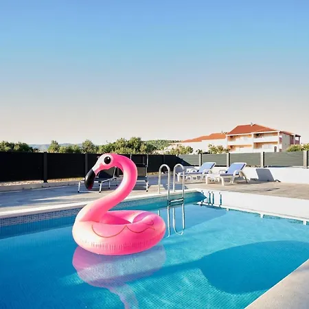 Luxury Giovanni With Pool Apartment
