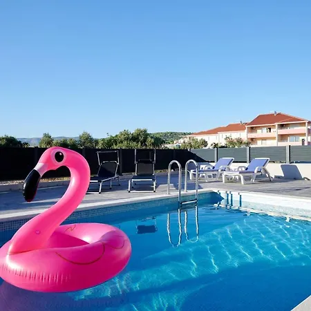 Luxury Giovanni With Pool